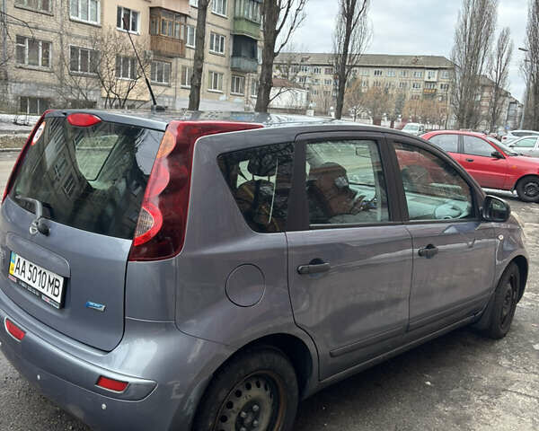 Сірий Ніссан Ноут, об'ємом двигуна 1.39 л та пробігом 78 тис. км за 7500 $, фото 3 на Automoto.ua