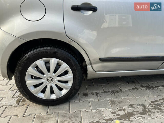 Ніссан Ноут 2010 у Кривому Розі на Automoto.ua Сірий Ніссан Ноут, об'ємом двигуна 1.39 л та пробігом 157 тис. км за 4500 $, фото 3 на Automoto.ua