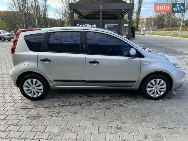 Ніссан Ноут 2010 у Кривому Розі на Automoto.ua Сірий Ніссан Ноут, об'ємом двигуна 1.39 л та пробігом 157 тис. км за 4500 $, фото 2 на Automoto.ua