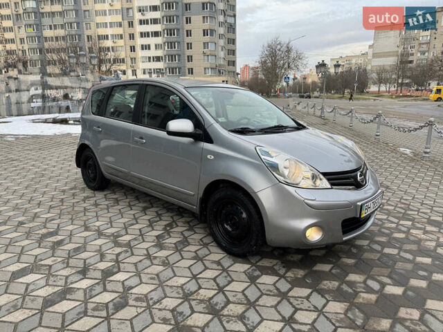 Серый Ниссан Ноут, объемом двигателя 1.6 л и пробегом 165 тыс. км за 6250 $, фото 5 на Automoto.ua