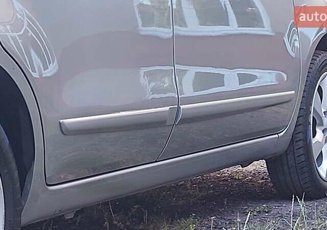 Сірий Ніссан Ноут, об'ємом двигуна 1.6 л та пробігом 183 тис. км за 5750 $, фото 14 на Automoto.ua