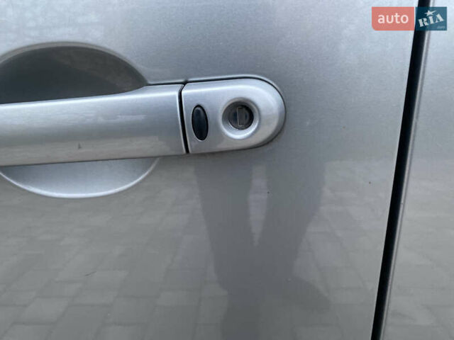 Серый Ниссан Ноут, объемом двигателя 1.6 л и пробегом 148 тыс. км за 6890 $, фото 9 на Automoto.ua