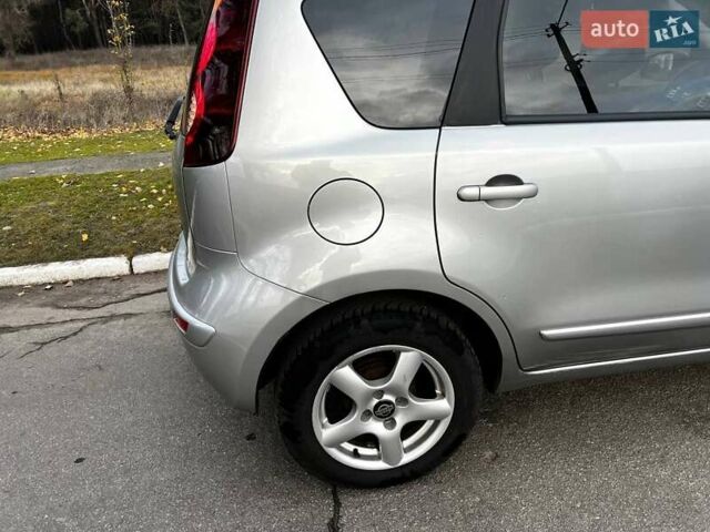 Сірий Ніссан Ноут, об'ємом двигуна 1.6 л та пробігом 159 тис. км за 6700 $, фото 3 на Automoto.ua