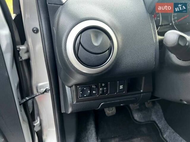 Сірий Ніссан Ноут, об'ємом двигуна 1.6 л та пробігом 159 тис. км за 6700 $, фото 20 на Automoto.ua