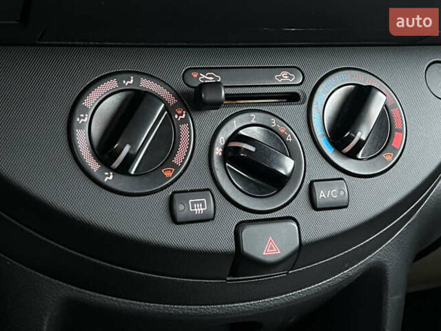 Сірий Ніссан Ноут, об'ємом двигуна 1.39 л та пробігом 122 тис. км за 4800 $, фото 15 на Automoto.ua