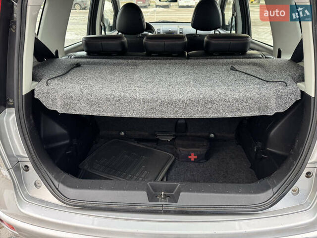 Серый Ниссан Ноут, объемом двигателя 1.6 л и пробегом 165 тыс. км за 6250 $, фото 23 на Automoto.ua