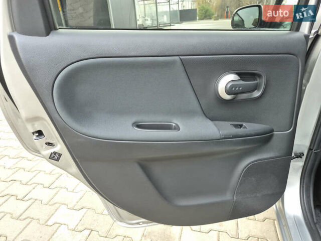 Сірий Ніссан Ноут, об'ємом двигуна 1.4 л та пробігом 187 тис. км за 5999 $, фото 24 на Automoto.ua