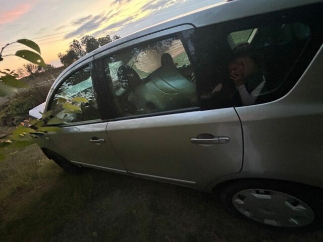 Сірий Ніссан Ноут, об'ємом двигуна 1.4 л та пробігом 2 тис. км за 447 $, фото 4 на Automoto.ua