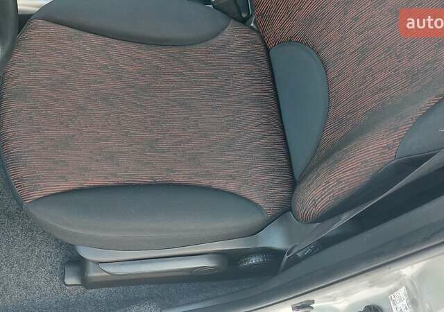 Серый Ниссан Ноут, объемом двигателя 1.6 л и пробегом 183 тыс. км за 5750 $, фото 22 на Automoto.ua