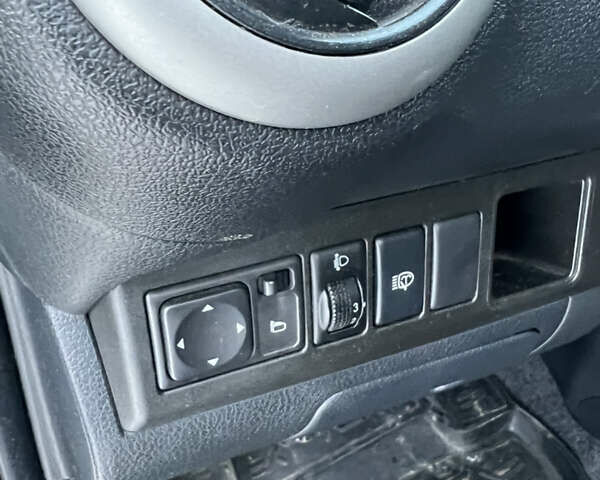 Сірий Ніссан Ноут, об'ємом двигуна 1.4 л та пробігом 130 тис. км за 5999 $, фото 12 на Automoto.ua