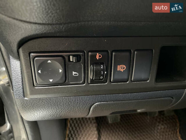 Серый Ниссан Ноут, объемом двигателя 1.4 л и пробегом 190 тыс. км за 5950 $, фото 37 на Automoto.ua