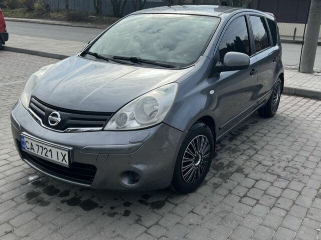 Серый Ниссан Ноут, объемом двигателя 1.4 л и пробегом 305 тыс. км за 4500 $, фото 2 на Automoto.ua