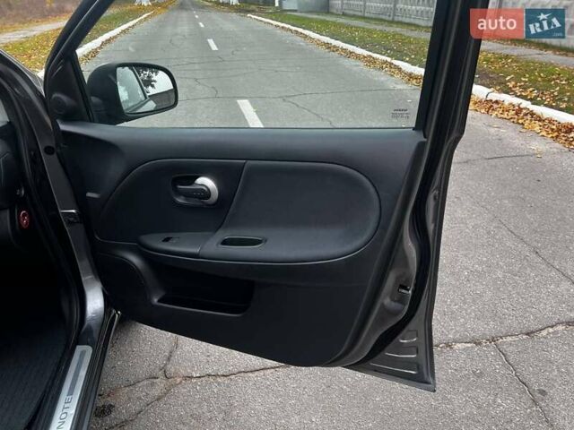 Серый Ниссан Ноут, объемом двигателя 1.39 л и пробегом 140 тыс. км за 6700 $, фото 34 на Automoto.ua