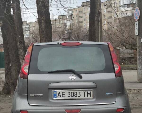 Серый Ниссан Ноут, объемом двигателя 1.4 л и пробегом 278 тыс. км за 5600 $, фото 2 на Automoto.ua