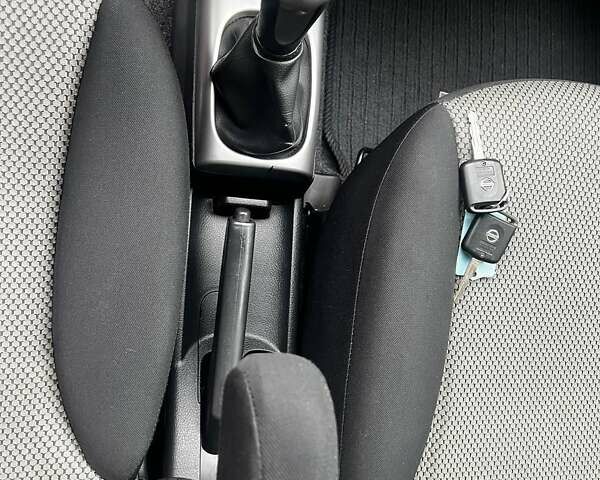 Серый Ниссан Ноут, объемом двигателя 1.39 л и пробегом 140 тыс. км за 6700 $, фото 21 на Automoto.ua