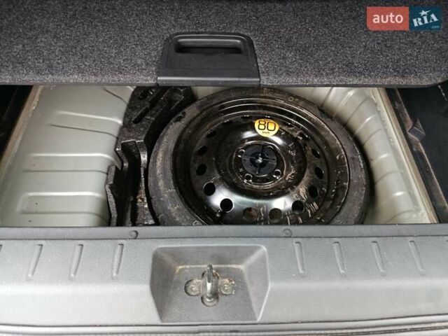 Серый Ниссан Ноут, объемом двигателя 1.39 л и пробегом 141 тыс. км за 7800 $, фото 16 на Automoto.ua