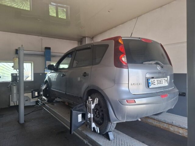 Серый Ниссан Ноут, объемом двигателя 1.4 л и пробегом 270 тыс. км за 5700 $, фото 7 на Automoto.ua