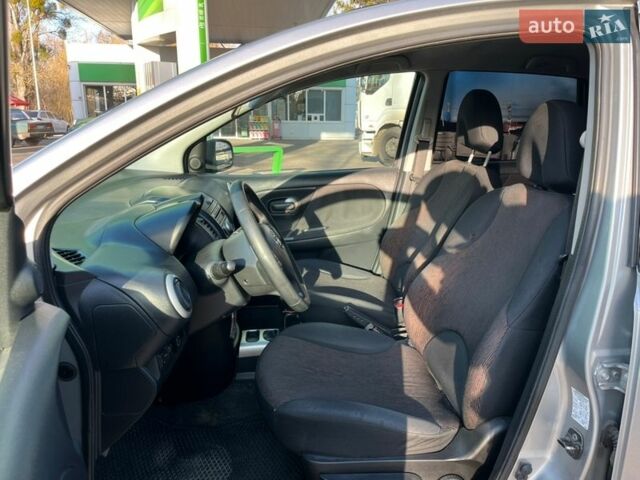 Серый Ниссан Ноут, объемом двигателя 1.39 л и пробегом 265 тыс. км за 4800 $, фото 17 на Automoto.ua