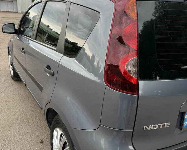 Серый Ниссан Ноут, объемом двигателя 1.6 л и пробегом 175 тыс. км за 5950 $, фото 2 на Automoto.ua