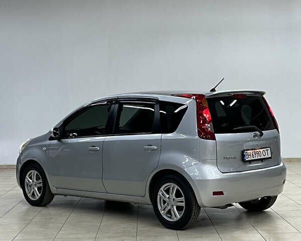 Ніссан Ноут 2011 у Одесі на Automoto.ua Сірий Ніссан Ноут, об'ємом двигуна 1.5 л та пробігом 49 тис. км за 6999 $, фото 6 на Automoto.ua