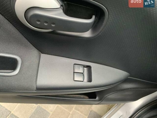 Серый Ниссан Ноут, объемом двигателя 1.39 л и пробегом 225 тыс. км за 5600 $, фото 1 на Automoto.ua