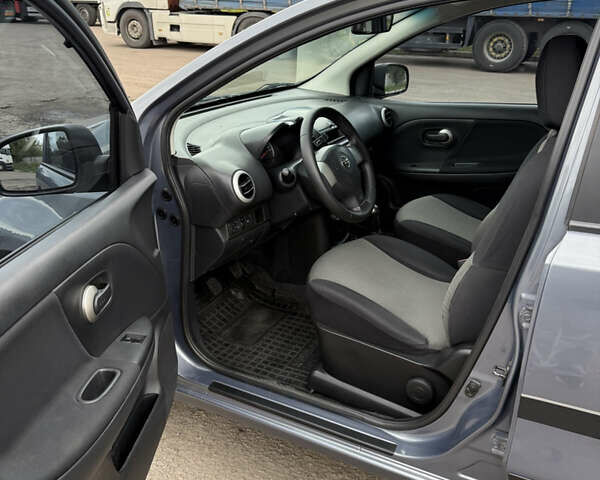 Серый Ниссан Ноут, объемом двигателя 1.6 л и пробегом 175 тыс. км за 5950 $, фото 3 на Automoto.ua