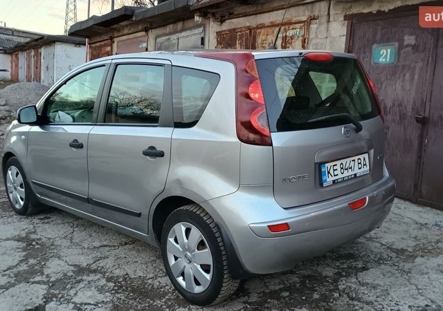 Серый Ниссан Ноут, объемом двигателя 1.39 л и пробегом 140 тыс. км за 5500 $, фото 5 на Automoto.ua