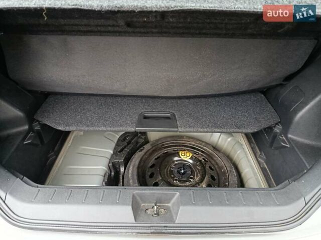 Серый Ниссан Ноут, объемом двигателя 1.39 л и пробегом 141 тыс. км за 7800 $, фото 22 на Automoto.ua