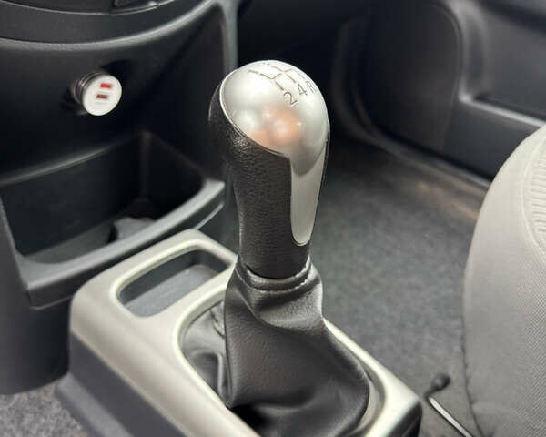 Сірий Ніссан Ноут, об'ємом двигуна 1.39 л та пробігом 128 тис. км за 6000 $, фото 11 на Automoto.ua