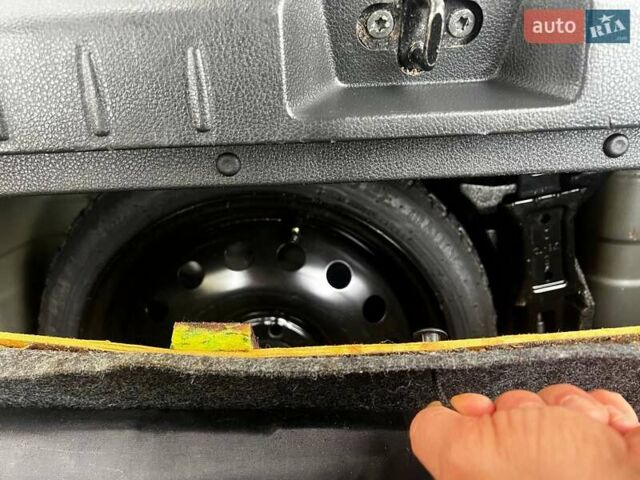 Серый Ниссан Ноут, объемом двигателя 1.39 л и пробегом 140 тыс. км за 6700 $, фото 41 на Automoto.ua
