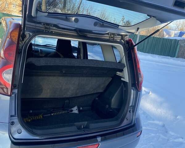 Сірий Ніссан Ноут, об'ємом двигуна 1.6 л та пробігом 200 тис. км за 6000 $, фото 5 на Automoto.ua