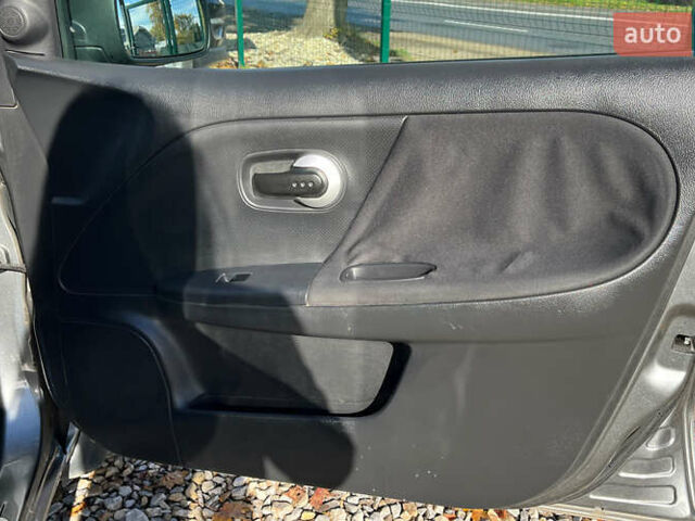 Сірий Ніссан Ноут, об'ємом двигуна 1.46 л та пробігом 212 тис. км за 6000 $, фото 27 на Automoto.ua