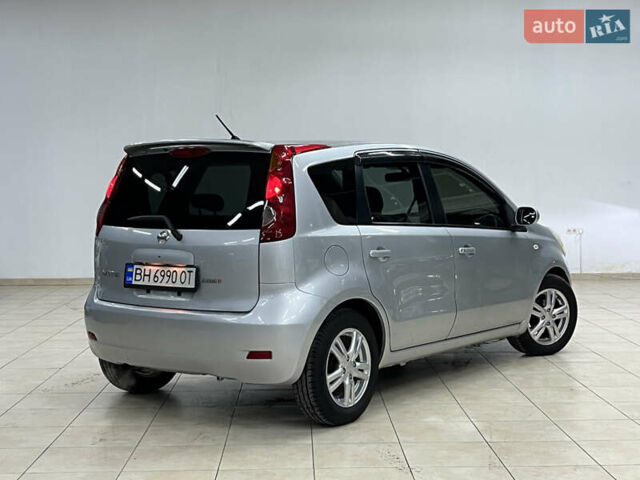 Ніссан Ноут 2011 у Одесі на Automoto.ua Сірий Ніссан Ноут, об'ємом двигуна 1.5 л та пробігом 49 тис. км за 6999 $, фото 5 на Automoto.ua