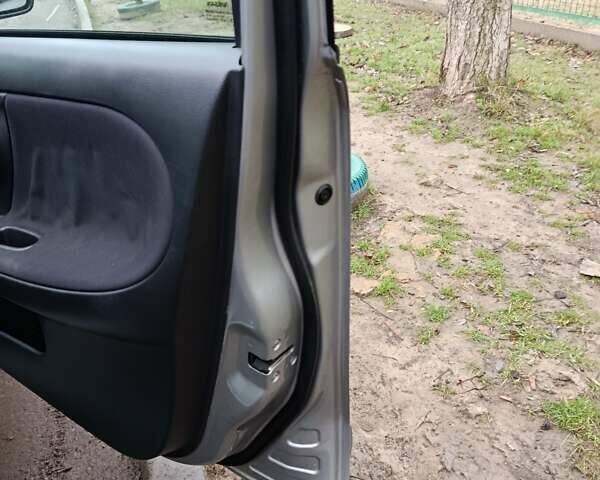 Серый Ниссан Ноут, объемом двигателя 1.39 л и пробегом 141 тыс. км за 7800 $, фото 15 на Automoto.ua