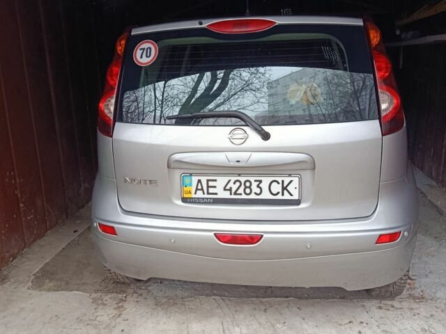 Серый Ниссан Ноут, объемом двигателя 1.4 л и пробегом 141 тыс. км за 7800 $, фото 1 на Automoto.ua