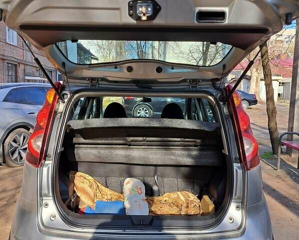 Сірий Ніссан Ноут, об'ємом двигуна 1.39 л та пробігом 138 тис. км за 8000 $, фото 4 на Automoto.ua