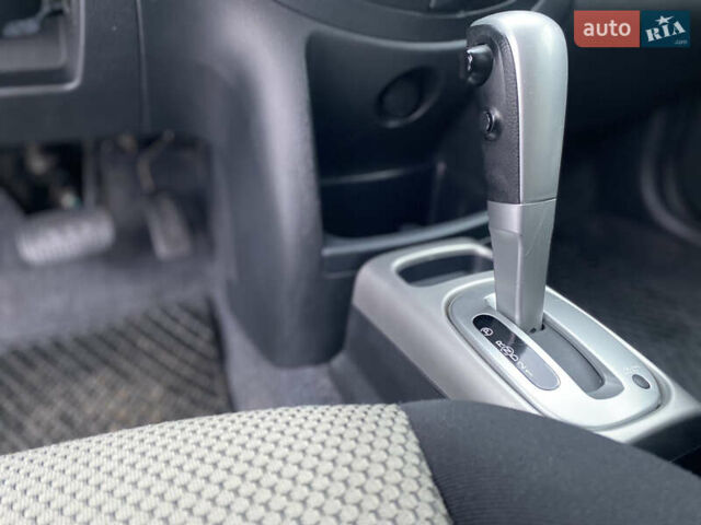 Серый Ниссан Ноут, объемом двигателя 1.6 л и пробегом 170 тыс. км за 8190 $, фото 7 на Automoto.ua