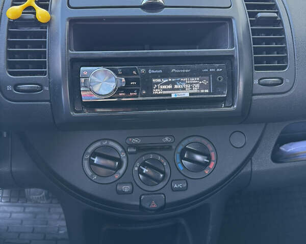 Серый Ниссан Ноут, объемом двигателя 1.4 л и пробегом 126 тыс. км за 6200 $, фото 7 на Automoto.ua