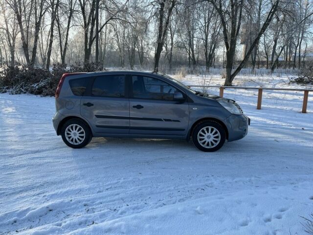 Сірий Ніссан Ноут, об'ємом двигуна 1.6 л та пробігом 195 тис. км за 5900 $, фото 4 на Automoto.ua