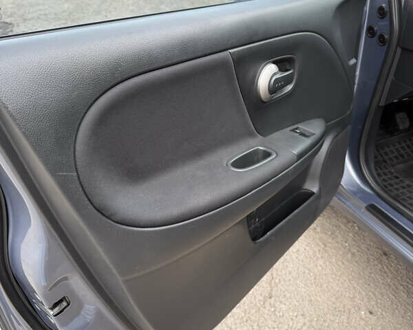 Серый Ниссан Ноут, объемом двигателя 1.6 л и пробегом 175 тыс. км за 5950 $, фото 5 на Automoto.ua