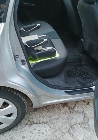 Серый Ниссан Ноут, объемом двигателя 1.39 л и пробегом 140 тыс. км за 5500 $, фото 9 на Automoto.ua