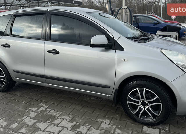 Серый Ниссан Ноут, объемом двигателя 1.4 л и пробегом 126 тыс. км за 6200 $, фото 5 на Automoto.ua