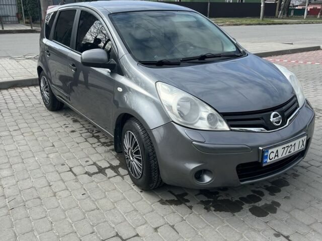 Серый Ниссан Ноут, объемом двигателя 1.4 л и пробегом 305 тыс. км за 4500 $, фото 1 на Automoto.ua