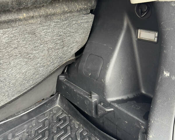 Сірий Ніссан Ноут, об'ємом двигуна 1.39 л та пробігом 128 тис. км за 5800 $, фото 5 на Automoto.ua