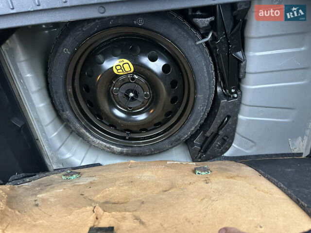 Серый Ниссан Ноут, объемом двигателя 1.4 л и пробегом 141 тыс. км за 5800 $, фото 6 на Automoto.ua