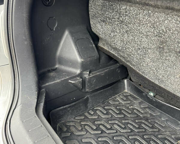 Сірий Ніссан Ноут, об'ємом двигуна 1.39 л та пробігом 128 тис. км за 5800 $, фото 1 на Automoto.ua