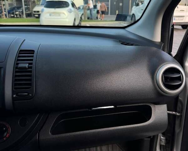 Сірий Ніссан Ноут, об'ємом двигуна 1.39 л та пробігом 206 тис. км за 6000 $, фото 29 на Automoto.ua
