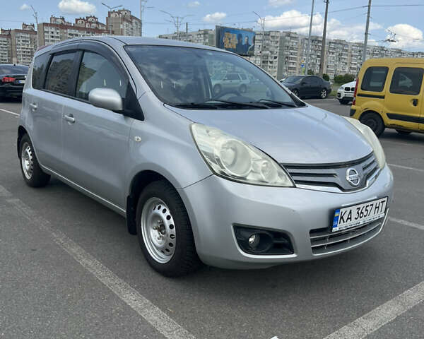 Серый Ниссан Ноут, объемом двигателя 1.5 л и пробегом 55 тыс. км за 7500 $, фото 1 на Automoto.ua