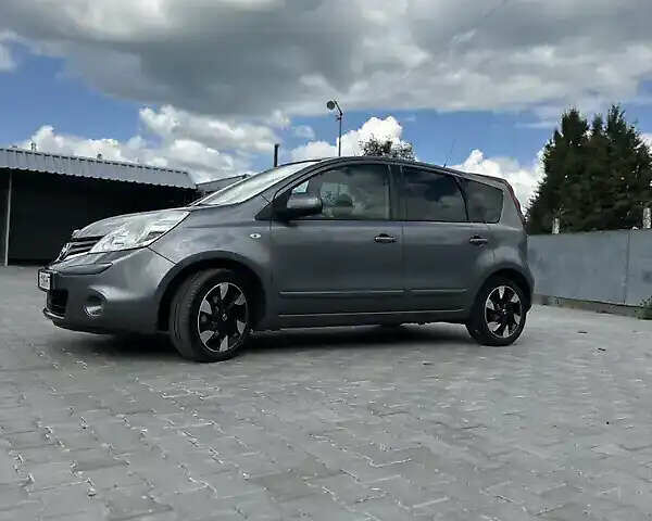 Серый Ниссан Ноут, объемом двигателя 1.46 л и пробегом 238 тыс. км за 5800 $, фото 2 на Automoto.ua