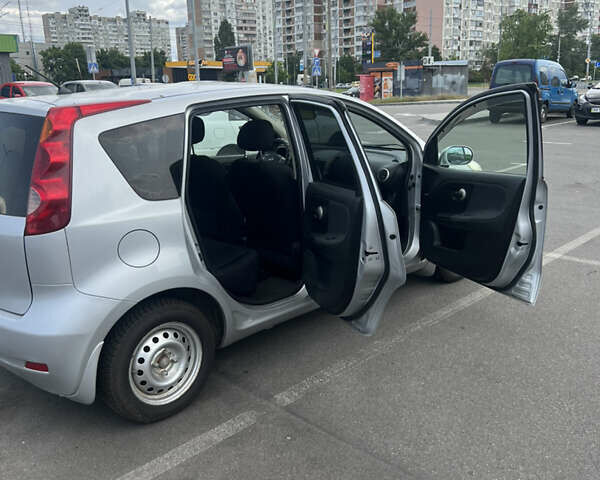 Серый Ниссан Ноут, объемом двигателя 1.5 л и пробегом 55 тыс. км за 7500 $, фото 7 на Automoto.ua